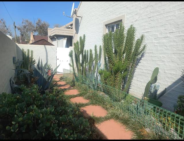 2 BEDROOM SECTIONAL TITLE TO LET IN HEIDELBERG CENTRAL